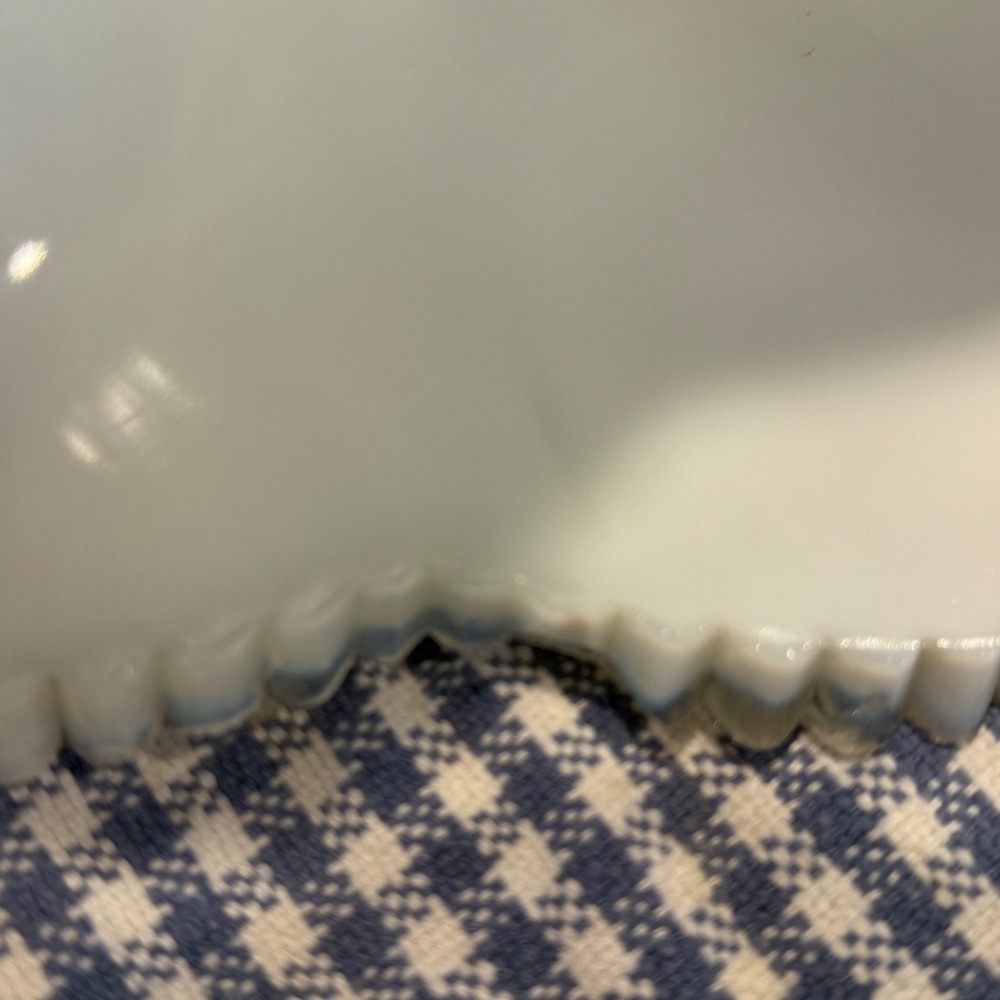 Vintage Westmoreland Milk Glass Hobnail Bowl with Ruffled Edge (Slight damage) - Picture 9 of 10